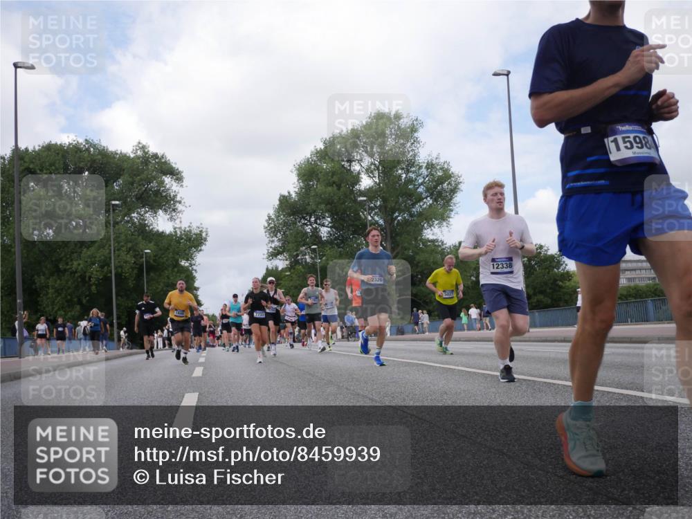 29.06.2025 - hella hamburg halbmarathon Luisa Fischer http://msf.ph/oto/8459939 29.06.2025 10:38:20 Kennedybrücke 1849, 7733, 2326, 5027, 12338, 1598, 1417, 1497, 1821, 1849, 2265, 4564, 5027, 5793, 6746, 6803, 6859, 7386, 7733, 9342, 10335, 10393 meine-sportfotos.de