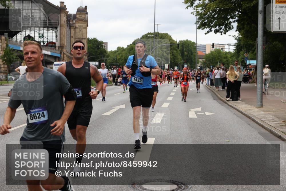 29.06.2025 - hella hamburg halbmarathon Yannick Fuchs http://msf.ph/oto/8459942 29.06.2025 10:56:37 20KM 1114, 1194, 1212, 1264, 1377, 1432, 1531, 1573, 1674, 1726, 1851, 2447, 2911, 3001, 3740, 4511, 6311, 6602, 6752, 7869, 8045, 8068, 8624, 8730, 11180, 12008, 12156, 12286, 13498, 14348, 14368, 14677, 16654, 16688, 17096, 17119, 17136, 17142, 18382, 18530, 19023 meine-sportfotos.de