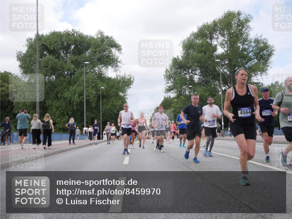 29.06.2025 - hella hamburg halbmarathon Luisa Fischer http://msf.ph/oto/8459970 29.06.2025 10:38:28 Kennedybrücke 1522, 4564, 13539, 11320, 12, 1821, 2198, 3170, 3958, 4333, 4564, 4696, 6365, 6379, 6397, 7386, 8249, 9342, 9803, 10358, 10393 meine-sportfotos.de