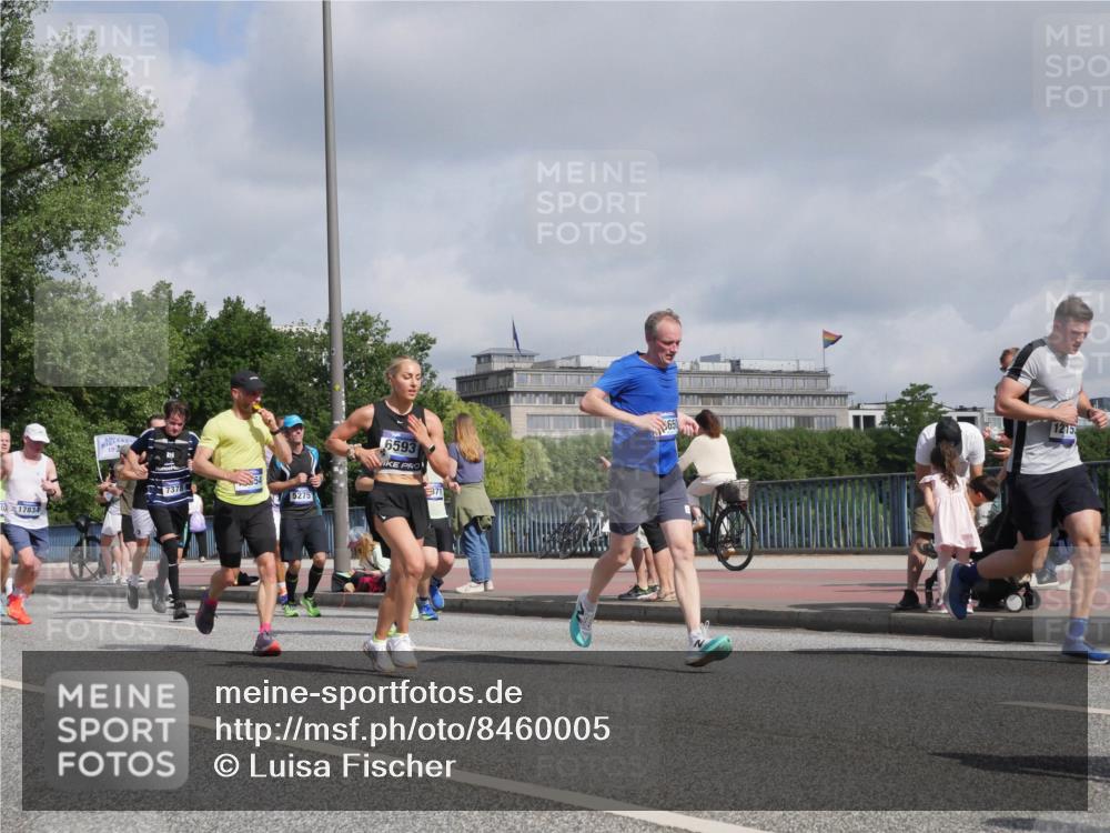 29.06.2025 - hella hamburg halbmarathon Luisa Fischer http://msf.ph/oto/8460005 29.06.2025 09:53:48 Kennedybrücke 17834, 7378, 5275, 6593, 371, 650, 1215, 1136, 1912, 2972, 3700, 3947, 4759, 4854, 4865, 5275, 6593, 7378, 7693, 9262, 9371, 9755, 9833, 9885, 10193, 10415 meine-sportfotos.de