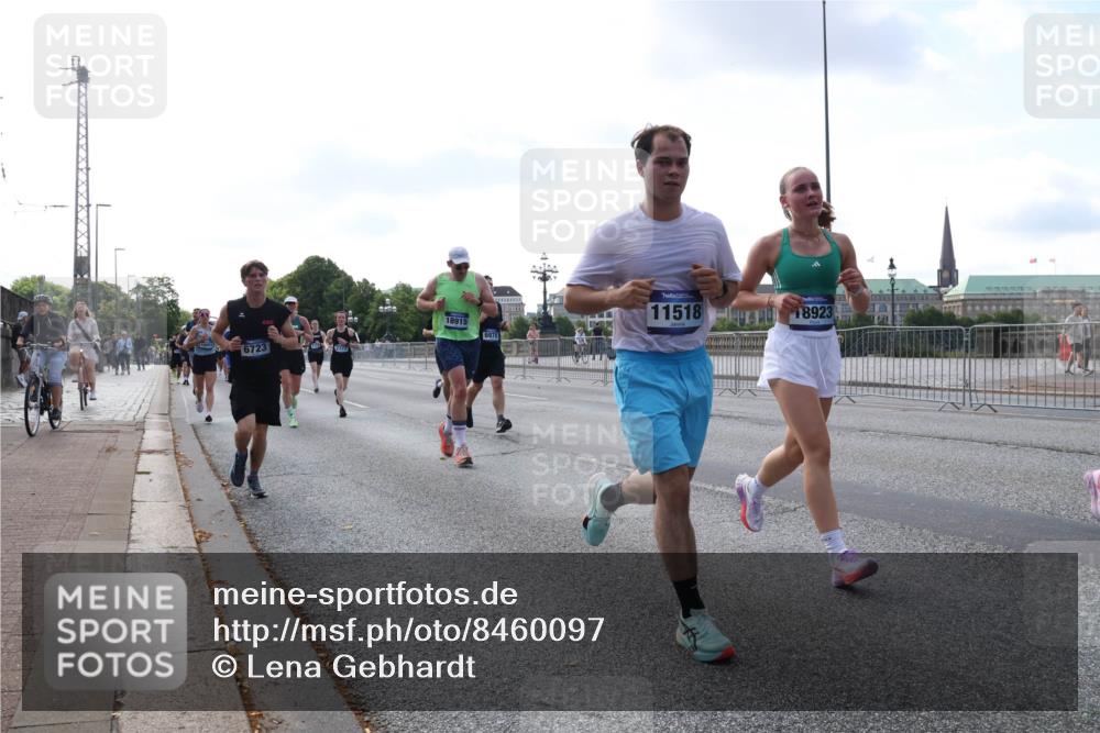 29.06.2025 - hella hamburg halbmarathon Lena Gebhardt http://msf.ph/oto/8460097 29.06.2025 09:54:45 Lombardsbrücke 6723, 2222, 18915, 697, 1151818923, 1171, 1342, 1549, 1817, 1942, 2020, 2098, 2222, 2367, 2442, 2470, 2561, 2592, 2596, 2670, 2816, 2842, 2889, 2955, 3208, 3209, 3562, 4017, 4029, 4816, 4832, 5020, 5399, 5447, 5706, 5884, 6266, 6290, 6389, 6630, 6723, 6819, 6923, 6978, 6991, 7087, 7274, 7335, 7709, 7908, 8117, 8142, 8374, 8482, 8487, 8576, 8657, 8698, 8916, 8981, 9038, 9051, 9093, 9476, 9661, 9710, 9815, 9924, 10057, 10237, 11333 meine-sportfotos.de
