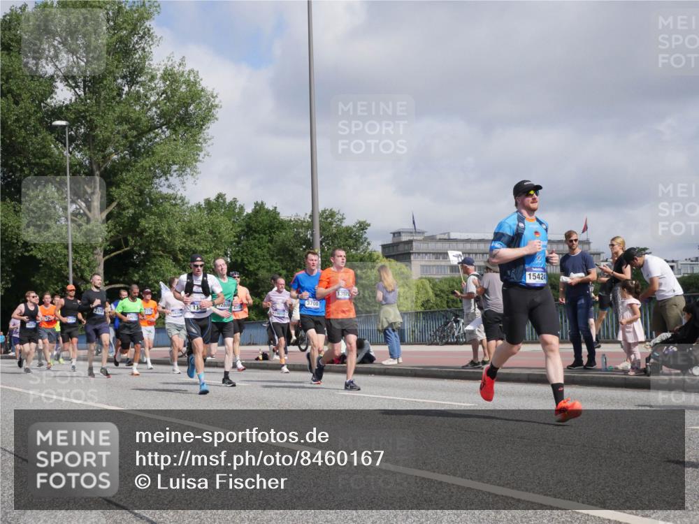 29.06.2025 - hella hamburg halbmarathon Luisa Fischer http://msf.ph/oto/8460167 29.06.2025 09:53:54 Kennedybrücke 3700, 2972, 5375, 14210, 13525, 15424, 1136, 1912, 1941, 2972, 3523, 3700, 4759, 4843, 4865, 5275, 5375, 7693, 9262, 9380, 10193 meine-sportfotos.de