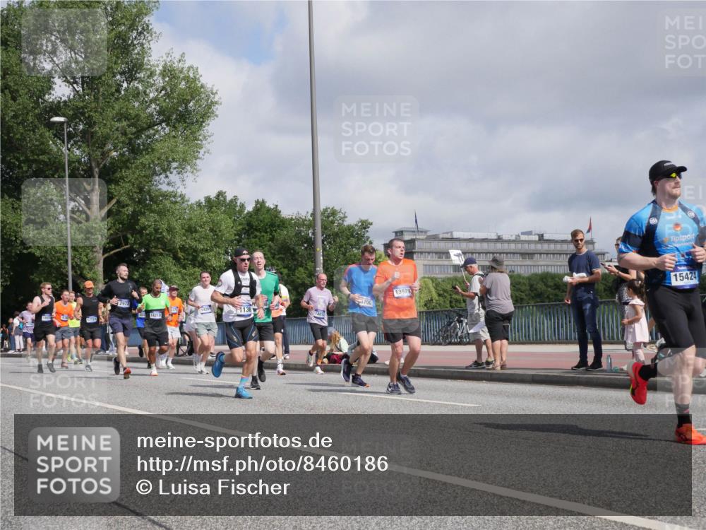 29.06.2025 - hella hamburg halbmarathon Luisa Fischer http://msf.ph/oto/8460186 29.06.2025 09:53:54 Kennedybrücke 17724, 3700, 2972, 14201, 1136, 484, 14210, 13525, 15424, 1136, 1912, 1941, 2972, 3523, 3700, 4759, 4843, 4865, 5275, 5375, 7693, 9262, 9380, 10193 meine-sportfotos.de