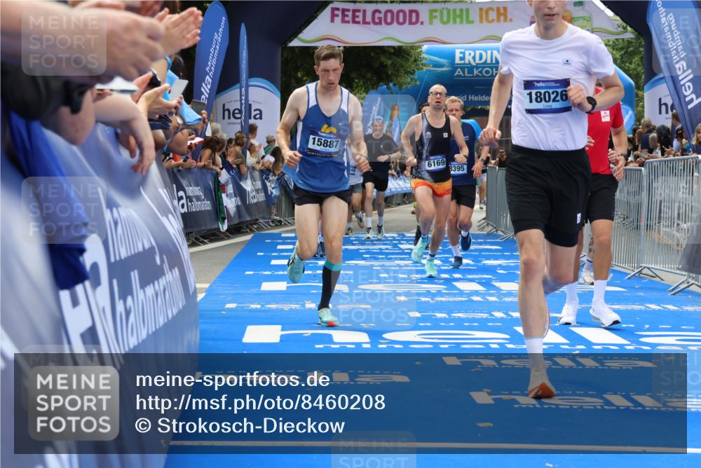 29.06.2025 - hella hamburg halbmarathon Strokosch-Dieckow http://msf.ph/oto/8460208 29.06.2025 10:34:37 Ziel 1644, 5048, 5152, 5554, 6169, 6878, 7534, 8395, 11230, 11661, 12369, 14289, 14549, 14603, 15887, 16148, 17014, 18026 meine-sportfotos.de
