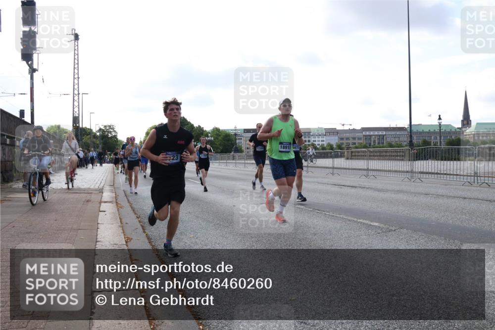 29.06.2025 - hella hamburg halbmarathon Lena Gebhardt http://msf.ph/oto/8460260 29.06.2025 09:54:45 Lombardsbrücke 18801, 23, 12269, 18915, 6978, 1171, 1342, 1549, 1817, 1942, 2020, 2098, 2222, 2367, 2442, 2470, 2561, 2592, 2596, 2670, 2816, 2842, 2889, 2955, 3208, 3209, 3562, 4017, 4029, 4816, 4832, 5020, 5399, 5447, 5706, 5884, 6266, 6290, 6389, 6630, 6723, 6819, 6923, 6978, 6991, 7087, 7274, 7335, 7709, 7908, 8117, 8142, 8374, 8482, 8487, 8576, 8657, 8698, 8916, 8981, 9038, 9051, 9093, 9476, 9661, 9710, 9815, 9924, 10057, 10237, 11333 meine-sportfotos.de