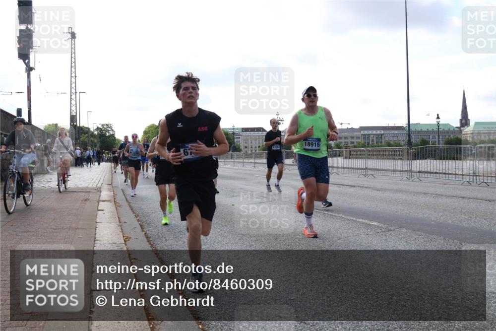 29.06.2025 - hella hamburg halbmarathon Lena Gebhardt http://msf.ph/oto/8460309 29.06.2025 09:54:45 Lombardsbrücke 12269, 18915, 1171, 1342, 1549, 1817, 1942, 2020, 2098, 2222, 2367, 2442, 2470, 2561, 2592, 2596, 2670, 2816, 2842, 2889, 2955, 3208, 3209, 3562, 4017, 4029, 4816, 4832, 5020, 5399, 5447, 5706, 5884, 6266, 6290, 6389, 6630, 6723, 6819, 6923, 6978, 6991, 7087, 7274, 7335, 7709, 7908, 8117, 8142, 8374, 8482, 8487, 8576, 8657, 8698, 8916, 8981, 9038, 9051, 9093, 9476, 9661, 9710, 9815, 9924, 10057, 10237, 11333 meine-sportfotos.de