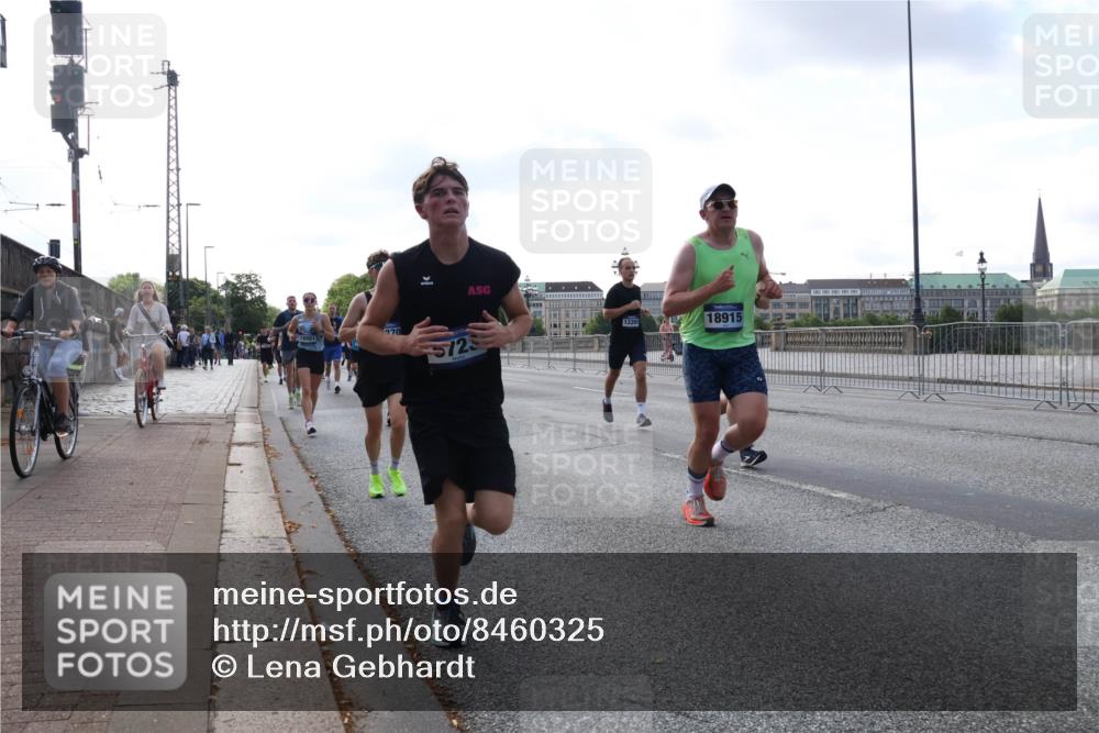 29.06.2025 - hella hamburg halbmarathon Lena Gebhardt http://msf.ph/oto/8460325 29.06.2025 09:54:46 Lombardsbrücke 18301, 270, 5723, 1226, 18915, 1171, 1342, 1549, 1817, 1942, 2020, 2222, 2367, 2442, 2470, 2561, 2592, 2596, 2670, 2816, 2889, 2955, 3208, 3209, 3562, 4017, 4029, 4816, 4832, 5020, 5399, 5447, 5705, 5706, 5884, 6266, 6290, 6389, 6630, 6723, 6819, 6923, 6978, 6991, 7087, 7274, 7335, 7709, 7908, 8117, 8142, 8374, 8482, 8487, 8576, 8657, 8698, 8916, 8981, 9038, 9051, 9093, 9476, 9661, 9710, 9815, 9924, 10057, 10237, 11333 meine-sportfotos.de
