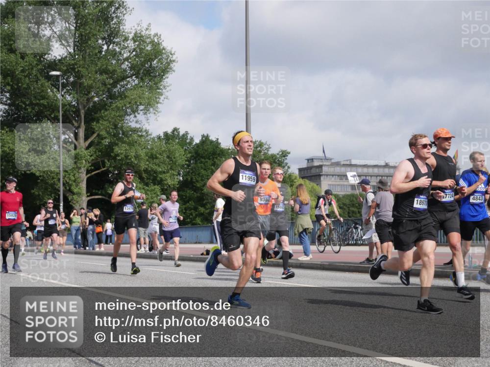 29.06.2025 - hella hamburg halbmarathon Luisa Fischer http://msf.ph/oto/8460346 29.06.2025 09:53:59 Kennedybrücke 15828, 13479, 17492, 11959, 9380, 15862, 7724, 4843, 18970, 1941, 2972, 3523, 4759, 4843, 5375, 5410, 8871, 9380, 10375 meine-sportfotos.de