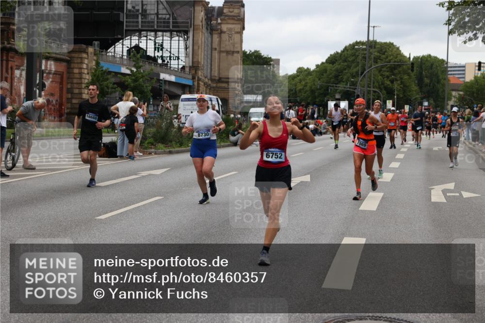29.06.2025 - hella hamburg halbmarathon Yannick Fuchs http://msf.ph/oto/8460357 29.06.2025 10:56:39 20KM 1114, 1194, 1212, 1264, 1377, 1432, 1531, 1573, 1674, 1851, 2447, 2911, 3001, 3740, 4511, 6311, 6602, 6752, 7869, 8045, 8068, 8624, 8730, 11180, 12008, 12156, 12286, 13498, 13874, 14348, 14368, 14677, 16654, 16688, 17096, 17119, 17142, 18382, 18530, 19023 meine-sportfotos.de