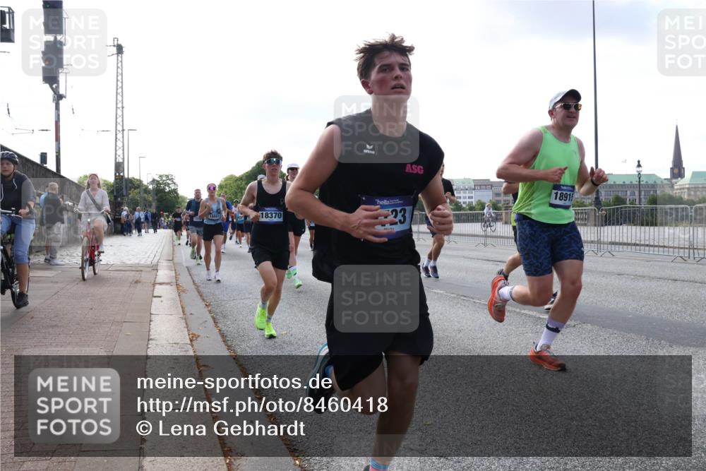 29.06.2025 - hella hamburg halbmarathon Lena Gebhardt http://msf.ph/oto/8460418 29.06.2025 09:54:46 Lombardsbrücke 18801, 18370, 23, 18915, 1171, 1342, 1549, 1817, 1942, 2020, 2222, 2367, 2442, 2470, 2561, 2592, 2596, 2670, 2816, 2889, 2955, 3208, 3209, 3562, 4017, 4029, 4816, 4832, 5020, 5399, 5447, 5705, 5706, 5884, 6266, 6290, 6389, 6630, 6723, 6819, 6923, 6978, 6991, 7087, 7274, 7335, 7709, 7908, 8117, 8142, 8374, 8482, 8487, 8576, 8657, 8698, 8916, 8981, 9038, 9051, 9093, 9476, 9661, 9710, 9815, 9924, 10057, 10237, 11333 meine-sportfotos.de