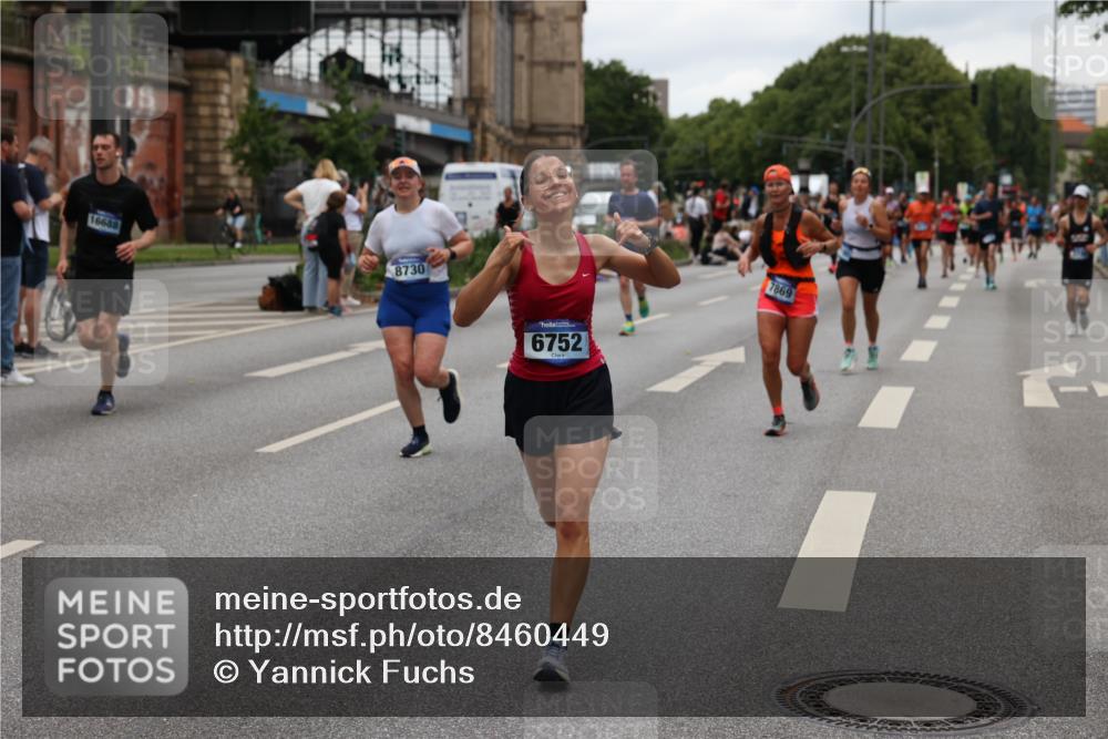 29.06.2025 - hella hamburg halbmarathon Yannick Fuchs http://msf.ph/oto/8460449 29.06.2025 10:56:40 20KM 1114, 1194, 1212, 1264, 1432, 1531, 1573, 1674, 1851, 2447, 2911, 3001, 3740, 4511, 6311, 6602, 6752, 7453, 7869, 8045, 8068, 8624, 8730, 11180, 12008, 12156, 12286, 13498, 13874, 14348, 14368, 14677, 16654, 16688, 17096, 17119, 17142, 18382, 18530 meine-sportfotos.de