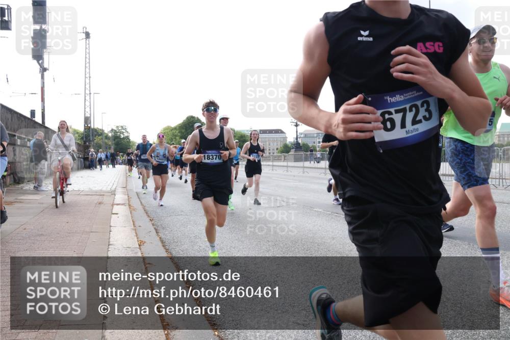 29.06.2025 - hella hamburg halbmarathon Lena Gebhardt http://msf.ph/oto/8460461 29.06.2025 09:54:46 Lombardsbrücke 18370, 18801, 8, 6723, 1171, 1342, 1549, 1817, 1942, 2020, 2222, 2367, 2442, 2470, 2561, 2592, 2596, 2670, 2816, 2889, 2955, 3208, 3209, 3562, 4017, 4029, 4816, 4832, 5020, 5399, 5447, 5705, 5706, 5884, 6266, 6290, 6389, 6630, 6723, 6819, 6923, 6978, 6991, 7087, 7274, 7335, 7709, 7908, 8117, 8142, 8374, 8482, 8487, 8576, 8657, 8698, 8916, 8981, 9038, 9051, 9093, 9476, 9661, 9710, 9815, 9924, 10057, 10237, 11333 meine-sportfotos.de