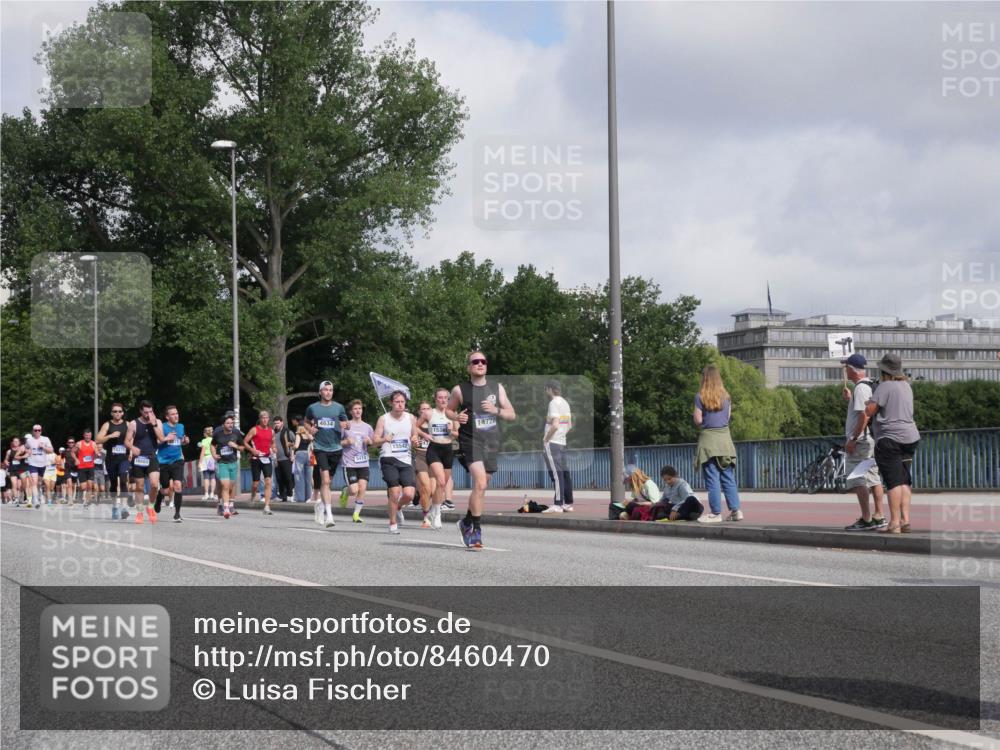 29.06.2025 - hella hamburg halbmarathon Luisa Fischer http://msf.ph/oto/8460470 29.06.2025 09:54:02 Kennedybrücke 16660, 4634, 15383, 14722, 15542, 5410, 1570, 1941, 3523, 4843, 5375, 5410, 7363, 7962, 8871, 9380, 10375 meine-sportfotos.de