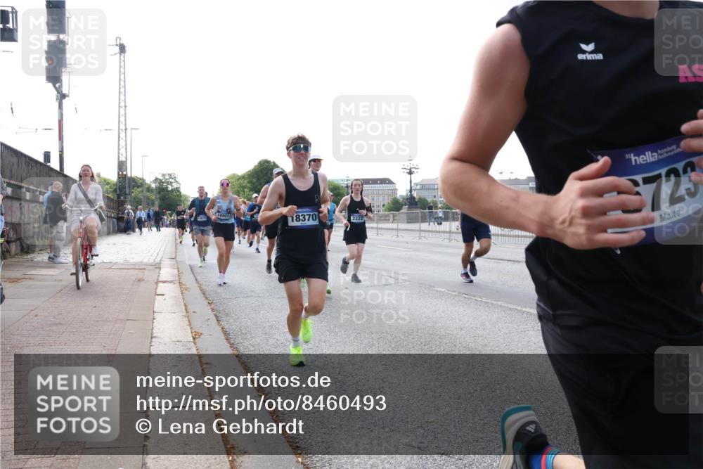 29.06.2025 - hella hamburg halbmarathon Lena Gebhardt http://msf.ph/oto/8460493 29.06.2025 09:54:46 Lombardsbrücke 12670, 18370, 2222, 723, 1171, 1342, 1549, 1817, 1942, 2020, 2222, 2367, 2442, 2470, 2561, 2592, 2596, 2670, 2816, 2889, 2955, 3208, 3209, 3562, 4017, 4029, 4816, 4832, 5020, 5399, 5447, 5705, 5706, 5884, 6266, 6290, 6389, 6630, 6723, 6819, 6923, 6978, 6991, 7087, 7274, 7335, 7709, 7908, 8117, 8142, 8374, 8482, 8487, 8576, 8657, 8698, 8916, 8981, 9038, 9051, 9093, 9476, 9661, 9710, 9815, 9924, 10057, 10237, 11333 meine-sportfotos.de
