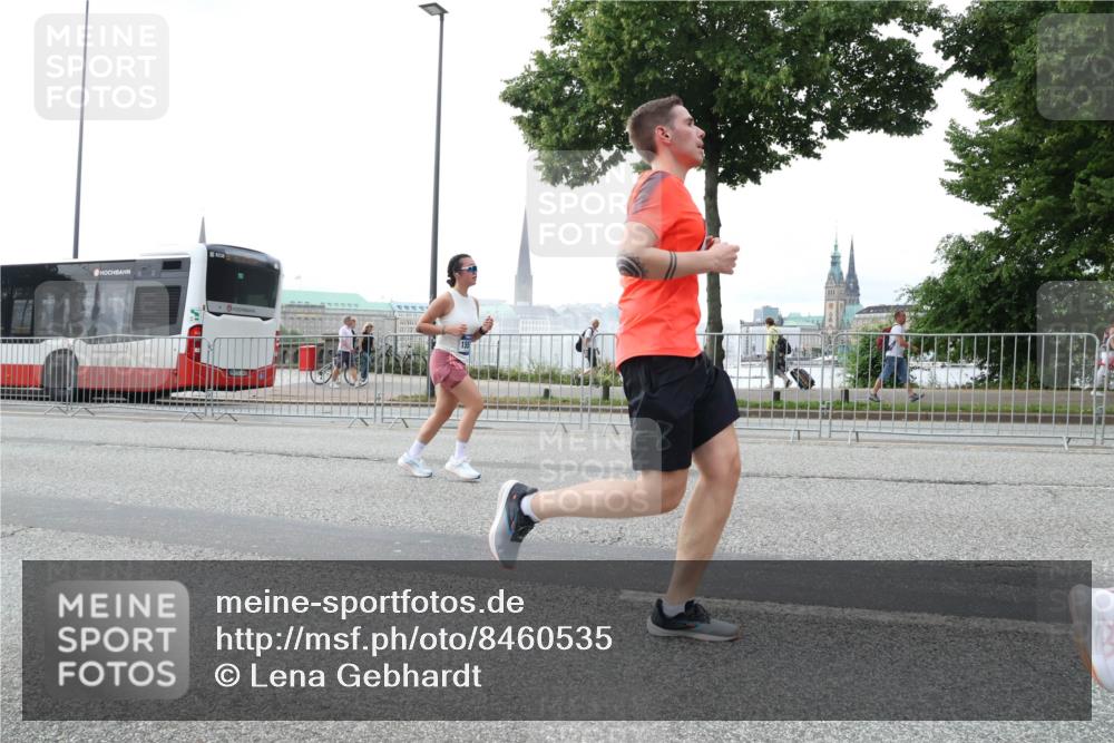 29.06.2025 - hella hamburg halbmarathon Lena Gebhardt http://msf.ph/oto/8460535 29.06.2025 10:31:52 Lombardsbrücke 1235, 1311, 1373, 1844, 1879, 2384, 2672, 2831, 2832, 3221, 3239, 3358, 3396, 3397, 3424, 3571, 3681, 3751, 3752, 3822, 4877, 4924, 4953, 5156, 5165, 5496, 5601, 5846, 5965, 6160, 6546, 6573, 6640, 6718, 6727, 7135, 7295, 7334, 7344, 7570, 7695, 7772, 7789, 7816, 7898, 8304, 8538, 8620, 8806, 9078, 9104, 9183, 9478, 9812, 9883, 10240, 10586, 11587, 13724, 16978, 17404, 17517, 17706 meine-sportfotos.de