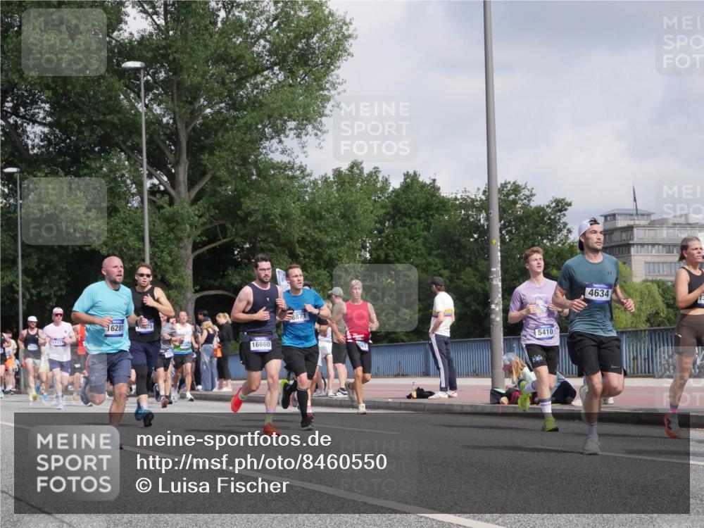 29.06.2025 - hella hamburg halbmarathon Luisa Fischer http://msf.ph/oto/8460550 29.06.2025 09:54:05 Kennedybrücke 16281, 875, 16660, 8871, 5410, 4634, 1570, 1903, 1920, 4999, 5410, 7105, 7363, 7962, 8346, 8871, 9114, 9364, 10375 meine-sportfotos.de