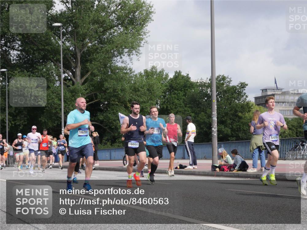 29.06.2025 - hella hamburg halbmarathon Luisa Fischer http://msf.ph/oto/8460563 29.06.2025 09:54:06 Kennedybrücke 11714, 4999, 1903, 16281, 16660, 871, 5410, 1570, 1903, 1920, 4999, 5410, 7105, 7363, 7962, 8346, 8871, 9114, 9364, 10375, 10669 meine-sportfotos.de
