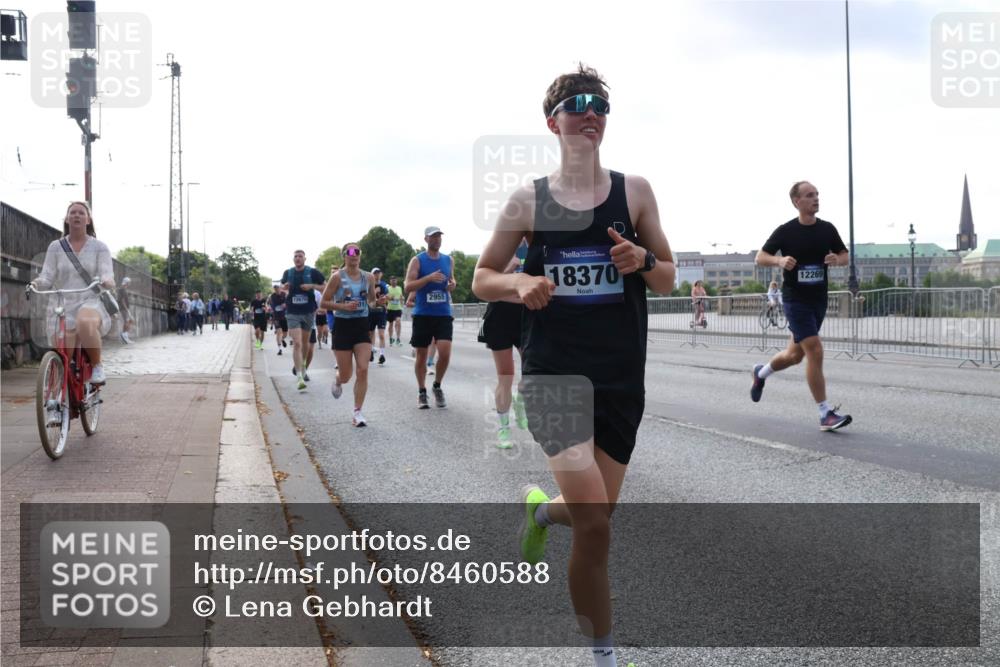 29.06.2025 - hella hamburg halbmarathon Lena Gebhardt http://msf.ph/oto/8460588 29.06.2025 09:54:47 Lombardsbrücke 12670, 2955, 01, 18370, 12269, 1171, 1342, 1549, 1817, 1942, 2020, 2222, 2367, 2442, 2470, 2561, 2592, 2596, 2670, 2816, 2889, 2955, 3208, 3209, 3562, 4017, 4816, 4832, 5020, 5399, 5447, 5705, 5706, 5884, 6266, 6290, 6389, 6630, 6723, 6819, 6923, 6978, 6991, 7087, 7274, 7335, 7709, 7908, 8117, 8142, 8374, 8482, 8487, 8576, 8657, 8698, 8916, 8981, 9038, 9051, 9093, 9476, 9661, 9710, 9815, 9924, 10057, 10237, 11333 meine-sportfotos.de