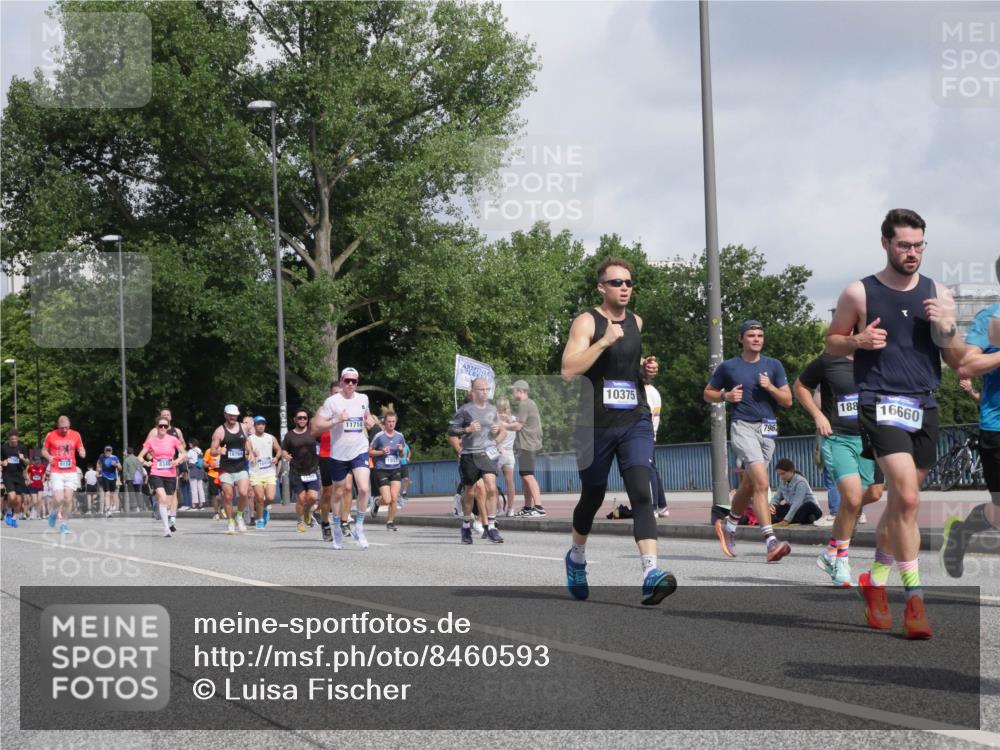 29.06.2025 - hella hamburg halbmarathon Luisa Fischer http://msf.ph/oto/8460593 29.06.2025 09:54:08 Kennedybrücke 11714, 9114, 10375, 796, 188, 16660, 1570, 1903, 1920, 4297, 4999, 5410, 7092, 7105, 7363, 7962, 8346, 8871, 9114, 9364, 10375, 10669 meine-sportfotos.de