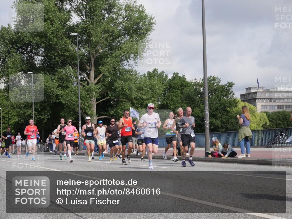 29.06.2025 - hella hamburg halbmarathon Luisa Fischer http://msf.ph/oto/8460616 29.06.2025 09:54:09 Kennedybrücke 8346, 18764, 10934, 19, 4999, 11714, 1570, 1903, 1920, 4297, 4999, 5410, 7092, 7105, 7363, 7962, 8346, 8871, 9114, 9364, 10375, 10480, 10669 meine-sportfotos.de