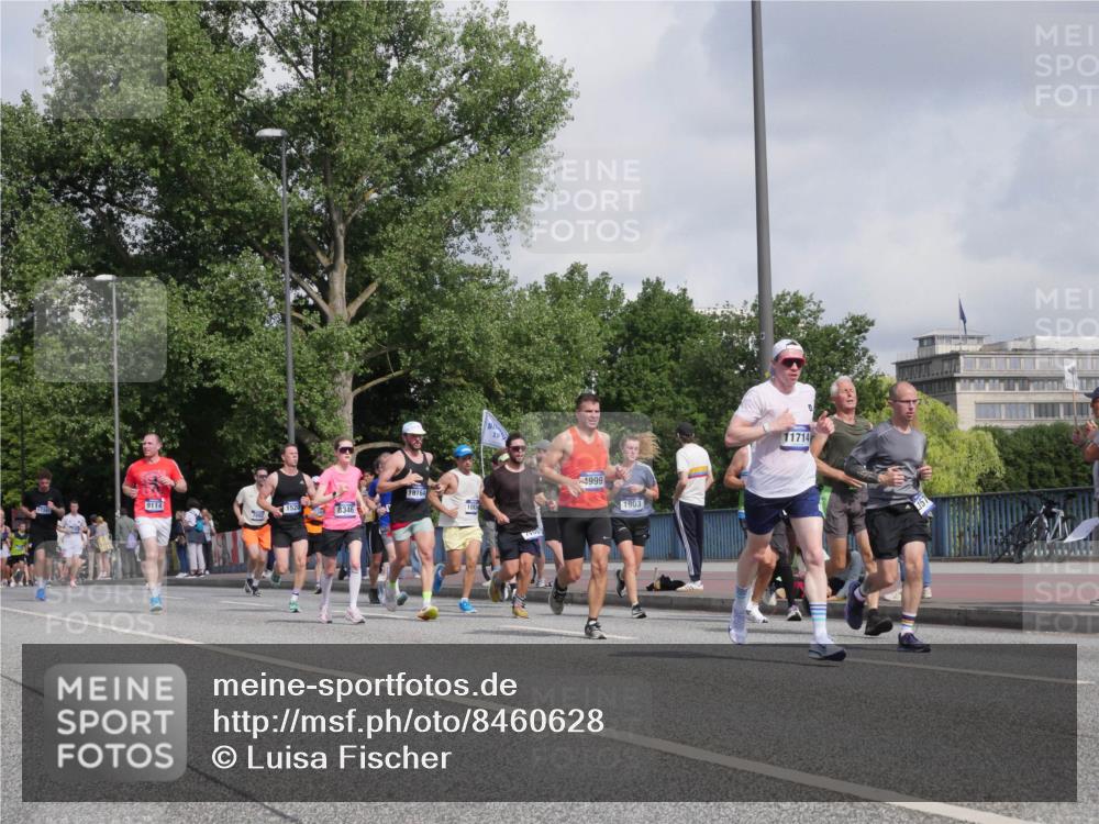 29.06.2025 - hella hamburg halbmarathon Luisa Fischer http://msf.ph/oto/8460628 29.06.2025 09:54:10 Kennedybrücke 9114, 18764, 1520, 7092, 8346, 10934, 4999, 1903, 11714, 1570, 1903, 1920, 4297, 4999, 7092, 7105, 7363, 7962, 8346, 8871, 9114, 9364, 10375, 10480, 10669 meine-sportfotos.de