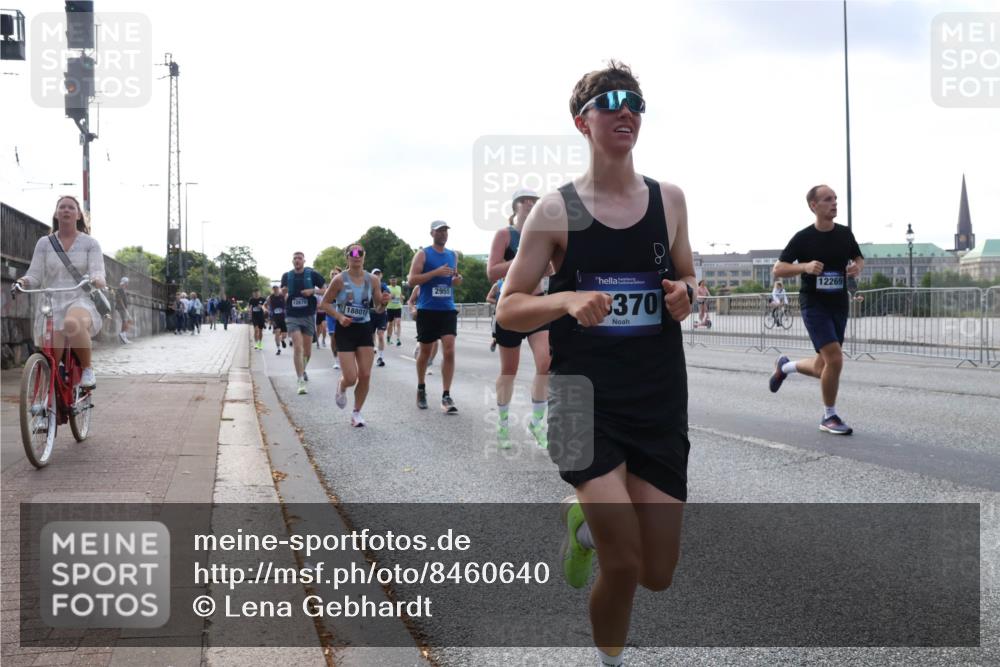 29.06.2025 - hella hamburg halbmarathon Lena Gebhardt http://msf.ph/oto/8460640 29.06.2025 09:54:47 Lombardsbrücke 12670, 18801, 2955, 8, 370, 12269, 1171, 1342, 1549, 1817, 1942, 2020, 2222, 2367, 2442, 2470, 2561, 2592, 2596, 2670, 2816, 2889, 2955, 3208, 3209, 3562, 4017, 4816, 4832, 5020, 5399, 5447, 5705, 5706, 5884, 6266, 6290, 6389, 6630, 6723, 6819, 6923, 6978, 6991, 7087, 7274, 7335, 7709, 7908, 8117, 8142, 8374, 8482, 8487, 8576, 8657, 8698, 8916, 8981, 9038, 9051, 9093, 9476, 9661, 9710, 9815, 9924, 10057, 10237, 11333 meine-sportfotos.de