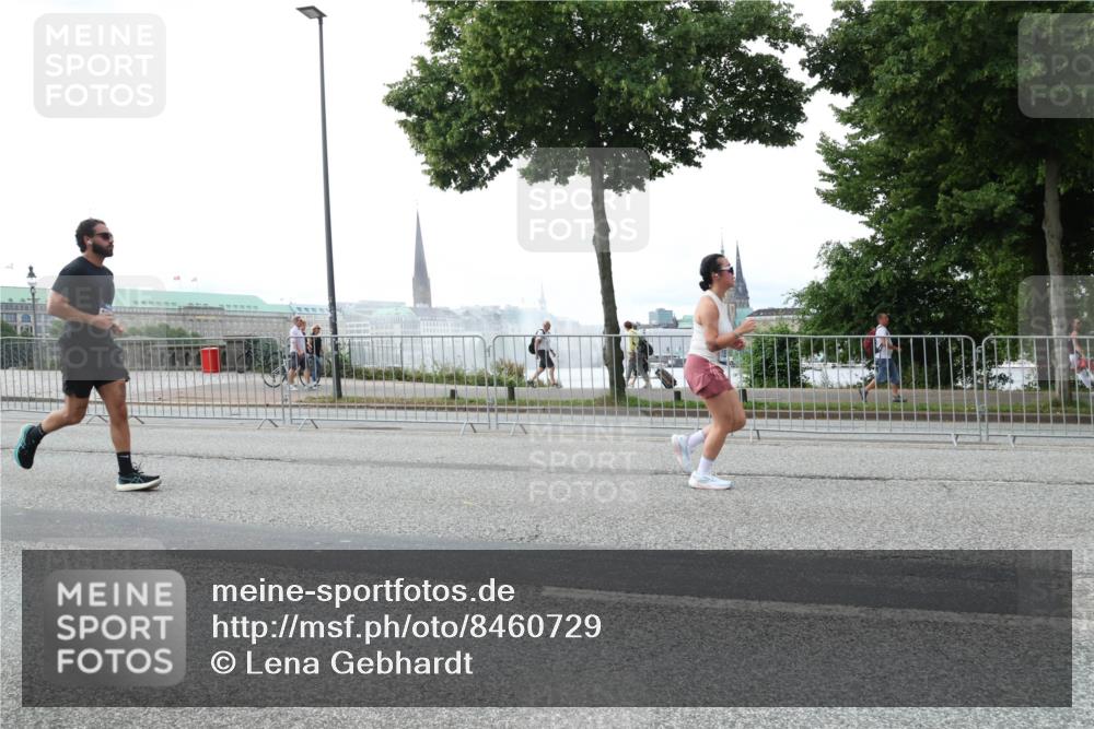 29.06.2025 - hella hamburg halbmarathon Lena Gebhardt http://msf.ph/oto/8460729 29.06.2025 10:31:53 Lombardsbrücke 1235, 1311, 1373, 1844, 1879, 2384, 2672, 2831, 2832, 3221, 3239, 3358, 3396, 3397, 3424, 3571, 3681, 3751, 3752, 3822, 4877, 4924, 4953, 5156, 5165, 5496, 5601, 5846, 5965, 6160, 6218, 6252, 6546, 6573, 6640, 6718, 6727, 7135, 7239, 7295, 7334, 7344, 7535, 7570, 7695, 7772, 7789, 7816, 7898, 8304, 8538, 8620, 8806, 9078, 9104, 9183, 9478, 9812, 9883, 10240, 10586, 11587, 13724, 16978, 17404, 17517, 17706 meine-sportfotos.de