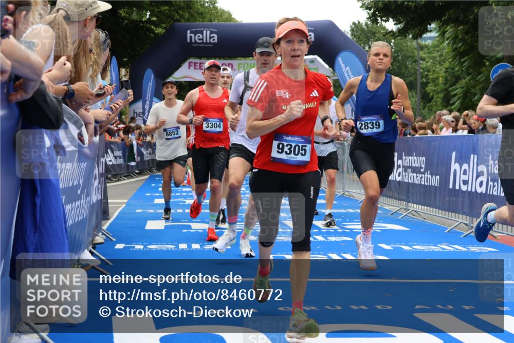 29.06.2025 - hella hamburg halbmarathon Strokosch-Dieckow http://msf.ph/oto/8460772 29.06.2025 10:47:27 Ziel 51, 1012, 1070, 1592, 1696, 2274, 2284, 2839, 2864, 2869, 2953, 3304, 5532, 5650, 5889, 6009, 8023, 8234, 8693, 8852, 8927, 9305, 10423, 11021, 11077, 11491, 12870, 13223, 13303, 13782, 15350, 15479, 15611, 15923, 16089, 16819, 17846, 17905, 18104, 18758, 18974, 19181 meine-sportfotos.de