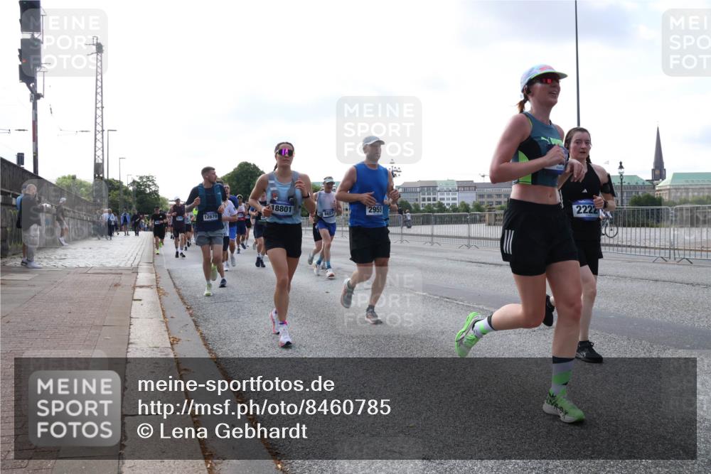 29.06.2025 - hella hamburg halbmarathon Lena Gebhardt http://msf.ph/oto/8460785 29.06.2025 09:54:48 Lombardsbrücke 18801, 2955, 12670, 2222, 1171, 1342, 1549, 1817, 1942, 2020, 2222, 2367, 2442, 2470, 2561, 2592, 2596, 2670, 2816, 2889, 2955, 3208, 3209, 3562, 4017, 4816, 4832, 5020, 5399, 5447, 5705, 5706, 5884, 6266, 6290, 6389, 6723, 6819, 6923, 6978, 6991, 7087, 7274, 7335, 7659, 7709, 7908, 8117, 8142, 8374, 8482, 8487, 8576, 8657, 8698, 8916, 8981, 9038, 9051, 9093, 9476, 9661, 9710, 9815, 9924, 10057, 10237, 11333 meine-sportfotos.de