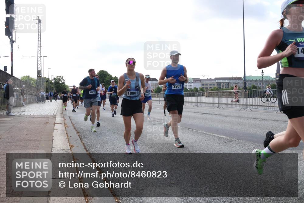 29.06.2025 - hella hamburg halbmarathon Lena Gebhardt http://msf.ph/oto/8460823 29.06.2025 09:54:48 Lombardsbrücke 12670, 15479, 18801, 2955, 14, 1171, 1342, 1549, 1817, 1942, 2020, 2222, 2367, 2442, 2470, 2561, 2592, 2596, 2670, 2816, 2889, 2955, 3208, 3209, 3562, 4017, 4816, 4832, 5020, 5399, 5447, 5705, 5706, 5884, 6266, 6290, 6389, 6723, 6819, 6923, 6978, 6991, 7087, 7274, 7335, 7659, 7709, 7908, 8117, 8142, 8374, 8482, 8487, 8576, 8657, 8698, 8916, 8981, 9038, 9051, 9093, 9476, 9661, 9710, 9815, 9924, 10057, 10237, 11333 meine-sportfotos.de