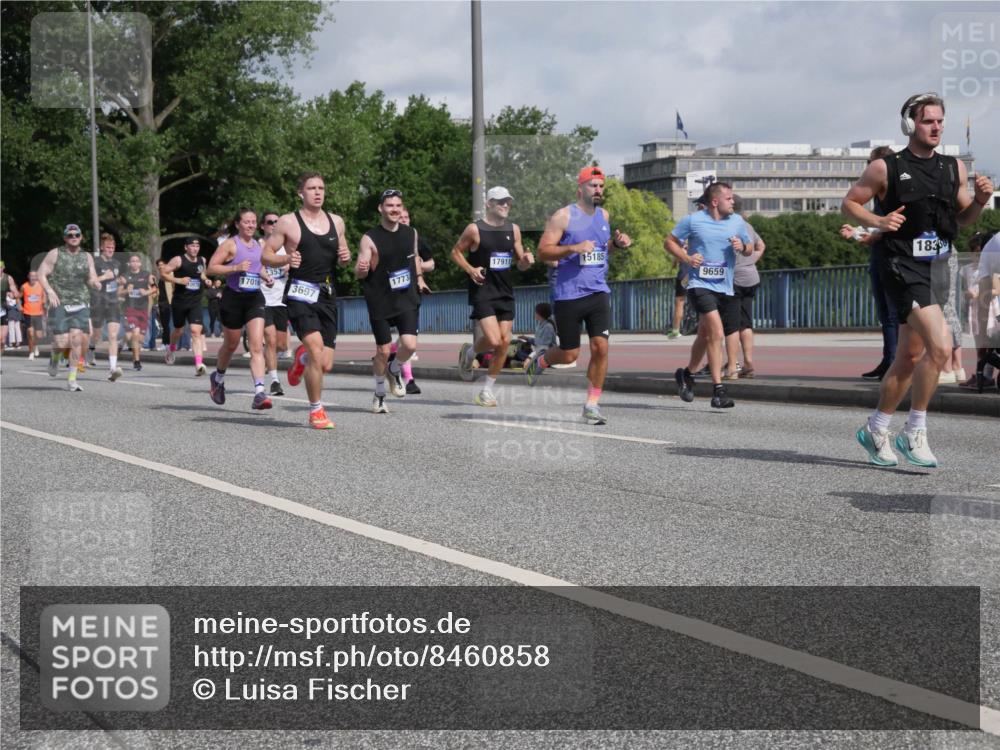 29.06.2025 - hella hamburg halbmarathon Luisa Fischer http://msf.ph/oto/8460858 29.06.2025 09:54:32 Kennedybrücke 17016, 353, 3697, 17911, 15185, 1773, 183, 9659, 1312, 1353, 1569, 1763, 3437, 3697, 5047, 5690, 5987, 9358, 9659 meine-sportfotos.de