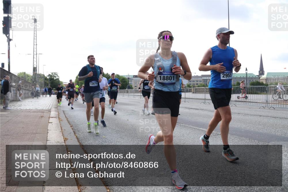 29.06.2025 - hella hamburg halbmarathon Lena Gebhardt http://msf.ph/oto/8460866 29.06.2025 09:54:49 Lombardsbrücke 18801, 12670, 15479, 8117, 2955, 1171, 1342, 1549, 1817, 1942, 2020, 2222, 2367, 2442, 2470, 2561, 2592, 2596, 2670, 2816, 2889, 2955, 3208, 3209, 3562, 4017, 4816, 4832, 5020, 5399, 5447, 5638, 5705, 5706, 5884, 6266, 6290, 6389, 6723, 6819, 6923, 6978, 6991, 7087, 7274, 7335, 7659, 7709, 7908, 8117, 8142, 8374, 8482, 8487, 8576, 8657, 8698, 8916, 8981, 9031, 9038, 9051, 9093, 9476, 9661, 9710, 9815, 9869, 9924, 10057, 10237, 11333 meine-sportfotos.de