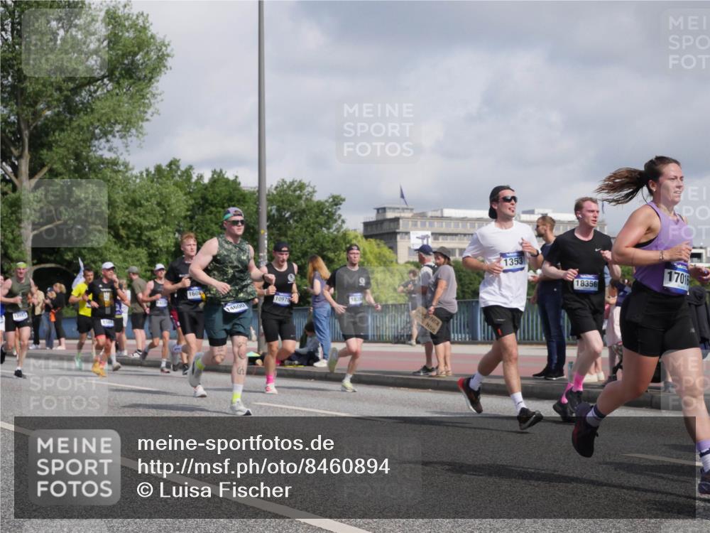 29.06.2025 - hella hamburg halbmarathon Luisa Fischer http://msf.ph/oto/8460894 29.06.2025 09:54:34 Kennedybrücke 13763, 160, 14600, 10978, 1830, 1353, 18356, 17016, 1312, 1353, 1569, 1763, 3697, 5047, 5690, 5987, 6700, 9547, 9659 meine-sportfotos.de