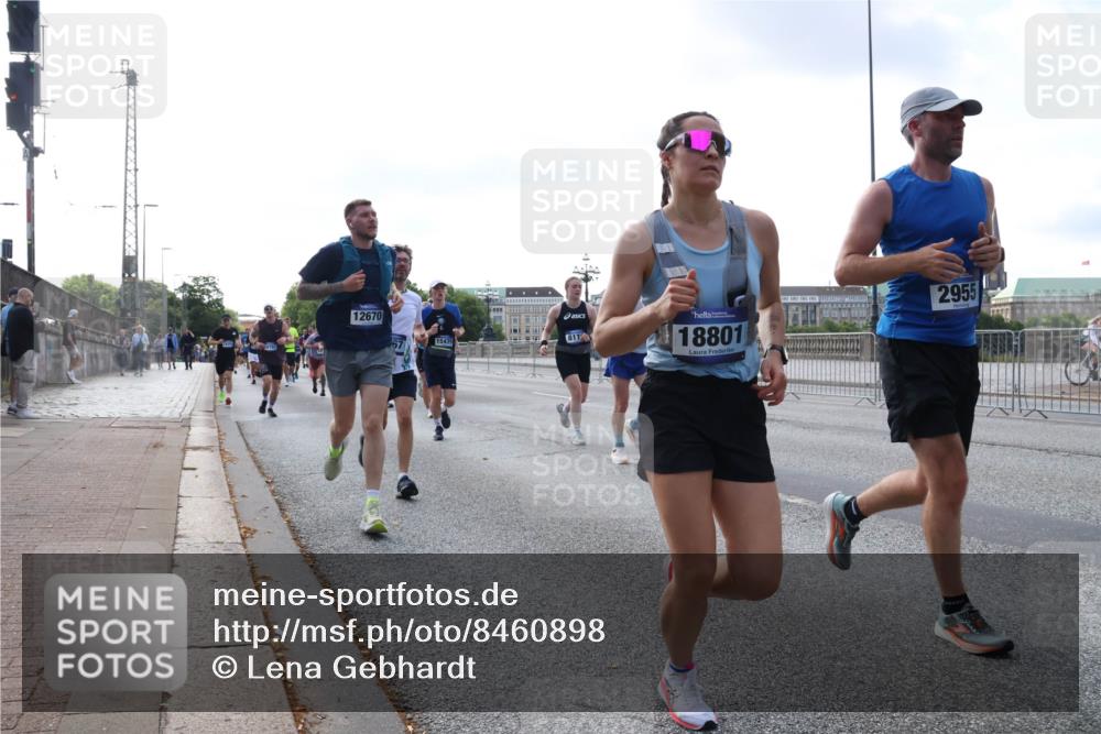 29.06.2025 - hella hamburg halbmarathon Lena Gebhardt http://msf.ph/oto/8460898 29.06.2025 09:54:49 Lombardsbrücke 12670, 67, 15479, 811, 18801, 2955, 1171, 1342, 1549, 1817, 1942, 2020, 2222, 2367, 2442, 2470, 2561, 2592, 2596, 2670, 2816, 2889, 2955, 3208, 3209, 3562, 4017, 4816, 4832, 5020, 5399, 5447, 5638, 5705, 5706, 5884, 6266, 6290, 6389, 6723, 6819, 6923, 6978, 6991, 7087, 7274, 7335, 7659, 7709, 7908, 8117, 8142, 8374, 8482, 8487, 8576, 8657, 8698, 8916, 8981, 9031, 9038, 9051, 9093, 9476, 9661, 9710, 9815, 9869, 9924, 10057, 10237, 11333 meine-sportfotos.de