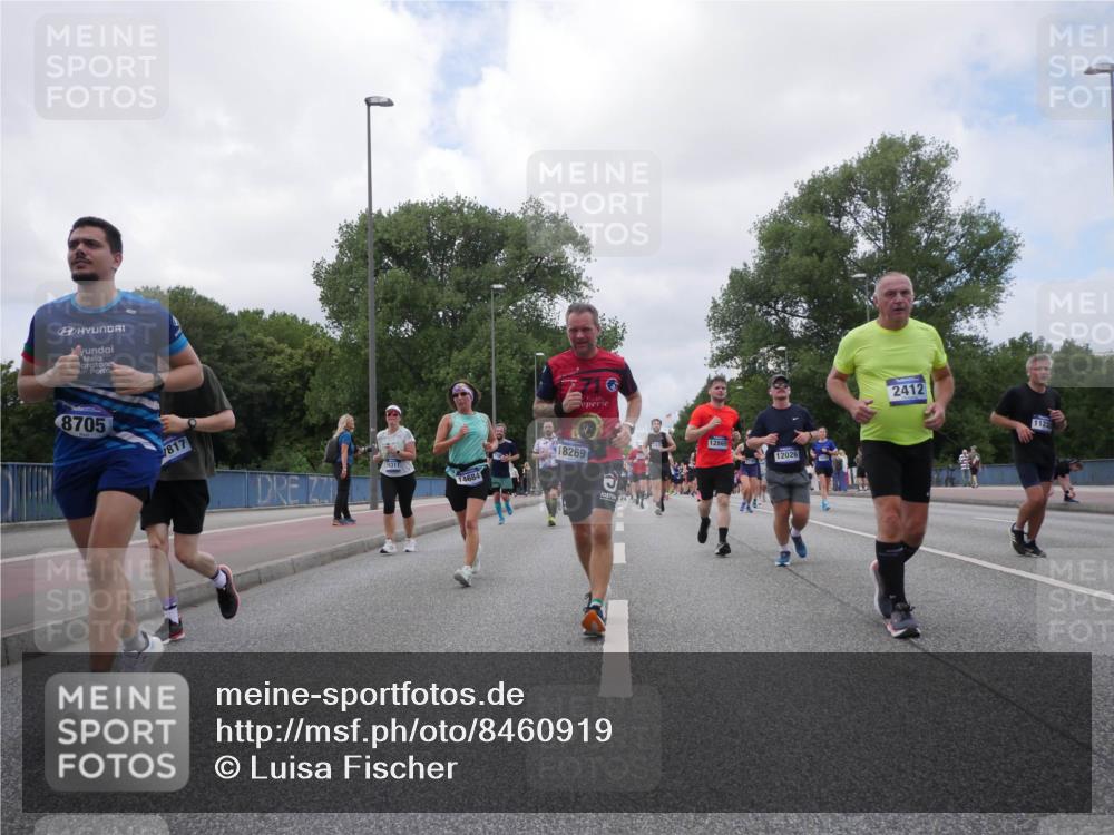 29.06.2025 - hella hamburg halbmarathon Luisa Fischer http://msf.ph/oto/8460919 29.06.2025 10:38:56 Kennedybrücke 8705, 817, 16311, 14684, 18269, 12026, 2412, 2412, 2827, 4413, 8947, 9470 meine-sportfotos.de