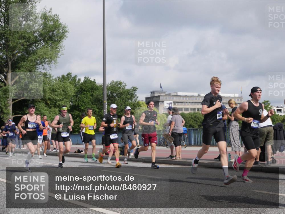 29.06.2025 - hella hamburg halbmarathon Luisa Fischer http://msf.ph/oto/8460927 29.06.2025 09:54:36 Kennedybrücke 1763, 13183, 504, 1569, 14226, 160, 10978, 1353, 1569, 1763, 3697, 5047, 5690, 6700, 9547, 9659 meine-sportfotos.de