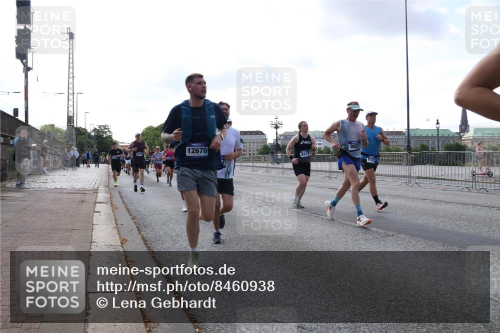 29.06.2025 - hella hamburg halbmarathon Lena Gebhardt http://msf.ph/oto/8460938 29.06.2025 09:54:49 Lombardsbrücke 18797, 12670, 8117, 8657, 9710, 1171, 1342, 1549, 1817, 1942, 2020, 2222, 2367, 2442, 2470, 2561, 2592, 2596, 2670, 2816, 2889, 2955, 3208, 3209, 3562, 4017, 4816, 4832, 5020, 5399, 5447, 5638, 5705, 5706, 5884, 6266, 6290, 6389, 6723, 6819, 6923, 6978, 6991, 7087, 7274, 7335, 7659, 7709, 7908, 8117, 8142, 8374, 8482, 8487, 8576, 8657, 8698, 8916, 8981, 9031, 9038, 9051, 9093, 9476, 9661, 9710, 9815, 9869, 9924, 10057, 10237, 11333 meine-sportfotos.de