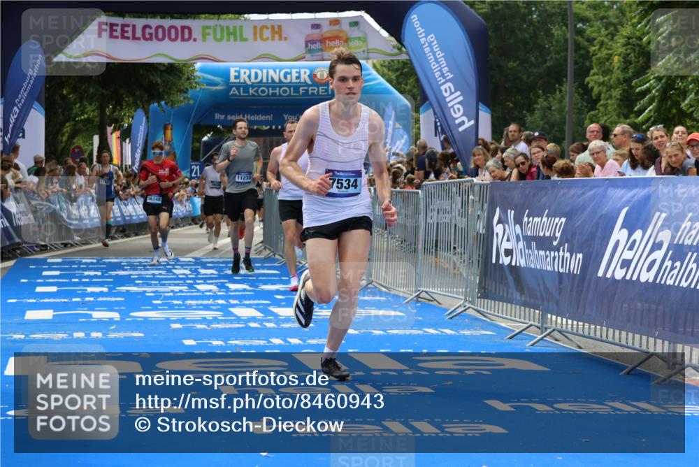 29.06.2025 - hella hamburg halbmarathon Strokosch-Dieckow http://msf.ph/oto/8460943 29.06.2025 10:34:29 Ziel 1644, 5550, 6305, 7534, 9686, 11230, 11661, 13618, 16148, 16417, 18099 meine-sportfotos.de