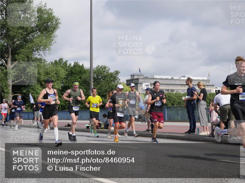 29.06.2025 - hella hamburg halbmarathon Luisa Fischer http://msf.ph/oto/8460954 29.06.2025 09:54:37 Kennedybrücke 954, 1763, 13183, 504, 1569, 14226, 6705, 83, 160, 1353, 1569, 1763, 3618, 5047, 5231, 5690, 6700, 9547 meine-sportfotos.de