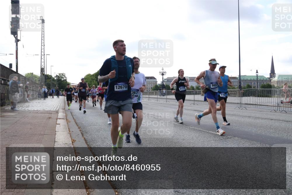 29.06.2025 - hella hamburg halbmarathon Lena Gebhardt http://msf.ph/oto/8460955 29.06.2025 09:54:49 Lombardsbrücke 18797, 12670, 8117, 367, 8657, 1171, 1342, 1549, 1817, 1942, 2020, 2222, 2367, 2442, 2470, 2561, 2592, 2596, 2670, 2816, 2889, 2955, 3208, 3209, 3562, 4017, 4816, 4832, 5020, 5399, 5447, 5638, 5705, 5706, 5884, 6266, 6290, 6389, 6723, 6819, 6923, 6978, 6991, 7087, 7274, 7335, 7659, 7709, 7908, 8117, 8142, 8374, 8482, 8487, 8576, 8657, 8698, 8916, 8981, 9031, 9038, 9051, 9093, 9476, 9661, 9710, 9815, 9869, 9924, 10057, 10237, 11333 meine-sportfotos.de