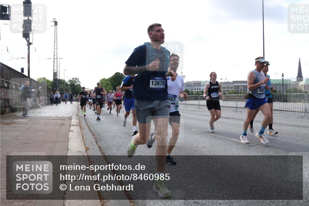 29.06.2025 - hella hamburg halbmarathon Lena Gebhardt http://msf.ph/oto/8460985 29.06.2025 09:54:49 Lombardsbrücke 18797, 12670, 367, 8117, 8657, 1171, 1342, 1549, 1817, 1942, 2020, 2222, 2367, 2442, 2470, 2561, 2592, 2596, 2670, 2816, 2889, 2955, 3208, 3209, 3562, 4017, 4816, 4832, 5020, 5399, 5447, 5638, 5705, 5706, 5884, 6266, 6290, 6389, 6723, 6819, 6923, 6978, 6991, 7087, 7274, 7335, 7659, 7709, 7908, 8117, 8142, 8374, 8482, 8487, 8576, 8657, 8698, 8916, 8981, 9031, 9038, 9051, 9093, 9476, 9661, 9710, 9815, 9869, 9924, 10057, 10237, 11333 meine-sportfotos.de