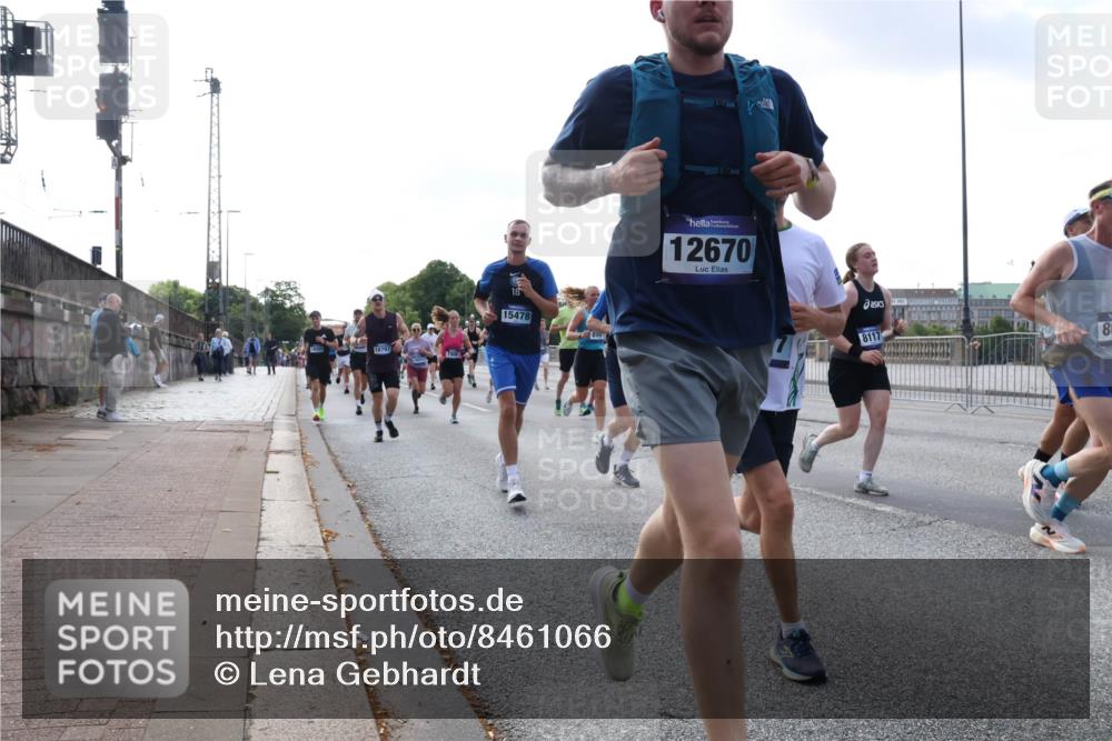 29.06.2025 - hella hamburg halbmarathon Lena Gebhardt http://msf.ph/oto/8461066 29.06.2025 09:54:50 Lombardsbrücke 18797, 18, 15478, 896, 12670, 8117, 80, 1171, 1342, 1549, 1817, 1942, 2020, 2222, 2367, 2442, 2470, 2561, 2592, 2596, 2670, 2816, 2889, 2955, 3208, 3209, 3562, 4017, 4816, 4832, 5020, 5399, 5447, 5638, 5705, 5706, 5884, 6266, 6290, 6389, 6723, 6819, 6923, 6978, 6991, 7087, 7274, 7335, 7659, 7709, 7908, 8117, 8142, 8374, 8482, 8487, 8576, 8657, 8698, 8916, 8981, 9031, 9038, 9051, 9093, 9159, 9476, 9661, 9710, 9815, 9869, 9924, 10057, 10237, 11333 meine-sportfotos.de