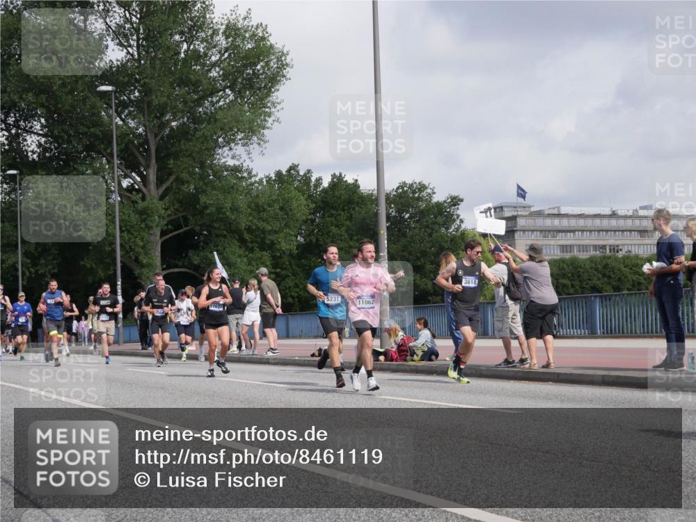 29.06.2025 - hella hamburg halbmarathon Luisa Fischer http://msf.ph/oto/8461119 29.06.2025 09:54:45 Kennedybrücke 17637, 5231, 11062, 3618, 1057, 3618, 4565, 4871, 5231, 5336, 6700, 7185, 7710, 8564, 9547, 10691 meine-sportfotos.de