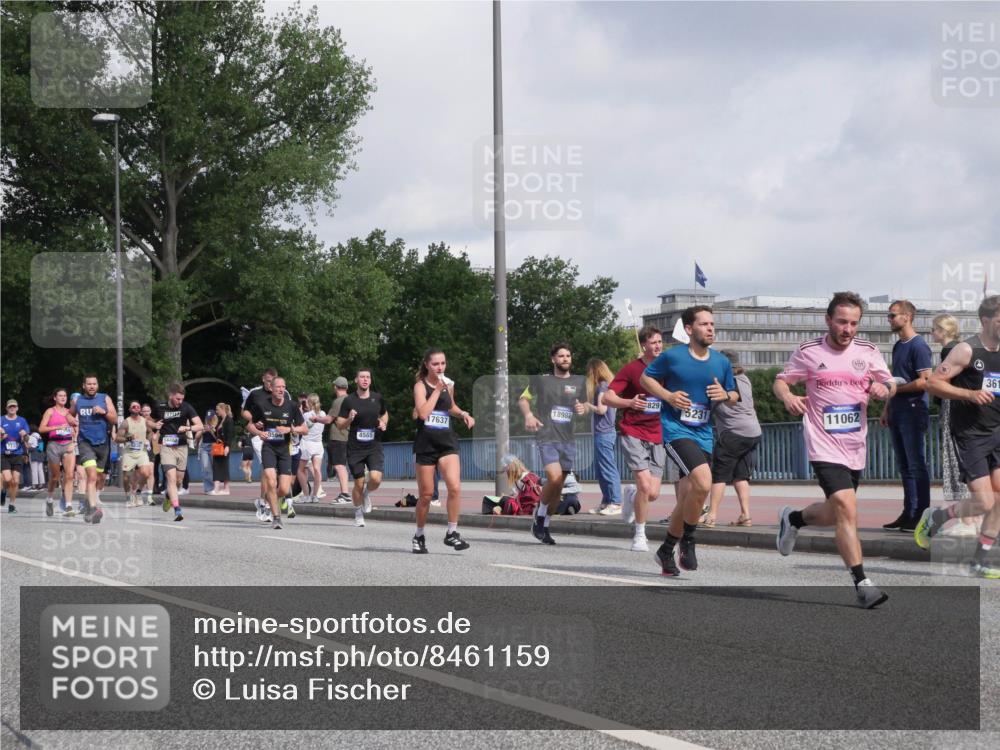 29.06.2025 - hella hamburg halbmarathon Luisa Fischer http://msf.ph/oto/8461159 29.06.2025 09:54:46 Kennedybrücke 7710, 829, 5231, 18987, 17637, 4565, 5336, 11062, 361, 1057, 3618, 4565, 4871, 5231, 5336, 6700, 6711, 7185, 7710, 8564, 9547, 10691 meine-sportfotos.de