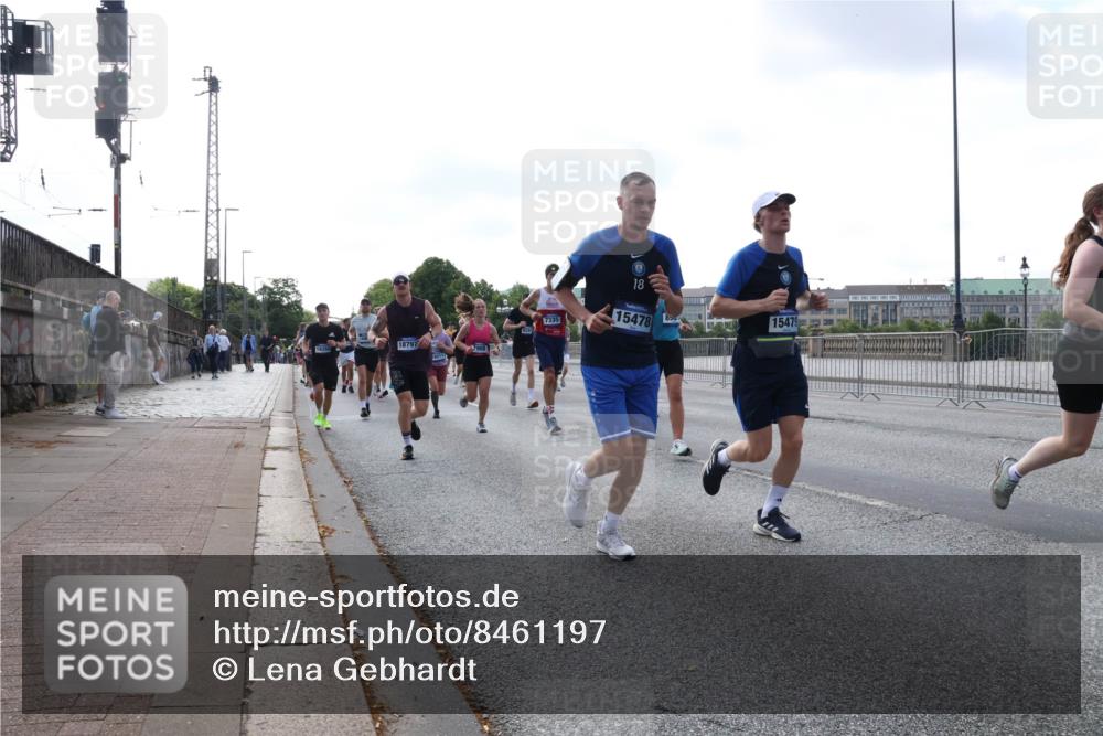 29.06.2025 - hella hamburg halbmarathon Lena Gebhardt http://msf.ph/oto/8461197 29.06.2025 09:54:50 Lombardsbrücke 18797, 18350, 7335, 18, 15478, 15479, 1171, 1342, 1549, 1817, 1942, 2020, 2222, 2367, 2442, 2470, 2561, 2592, 2596, 2670, 2816, 2889, 2955, 3208, 3209, 3562, 4017, 4816, 4832, 5020, 5399, 5447, 5638, 5705, 5706, 5884, 6266, 6290, 6389, 6723, 6819, 6923, 6978, 6991, 7087, 7274, 7335, 7659, 7709, 7908, 8117, 8142, 8374, 8482, 8487, 8576, 8657, 8698, 8916, 8981, 9031, 9038, 9051, 9093, 9159, 9476, 9661, 9710, 9815, 9869, 9924, 10057, 10237, 11333 meine-sportfotos.de