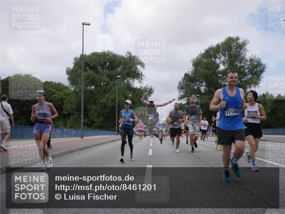 29.06.2025 - hella hamburg halbmarathon Luisa Fischer http://msf.ph/oto/8461201 29.06.2025 10:39:07 Kennedybrücke 17289, 7304, 16571, 16570, 11198, 117, 1336, 1717, 2352, 2588, 2827, 4413, 5531, 6845, 7111, 7275, 8356, 8947, 10047, 10567 meine-sportfotos.de