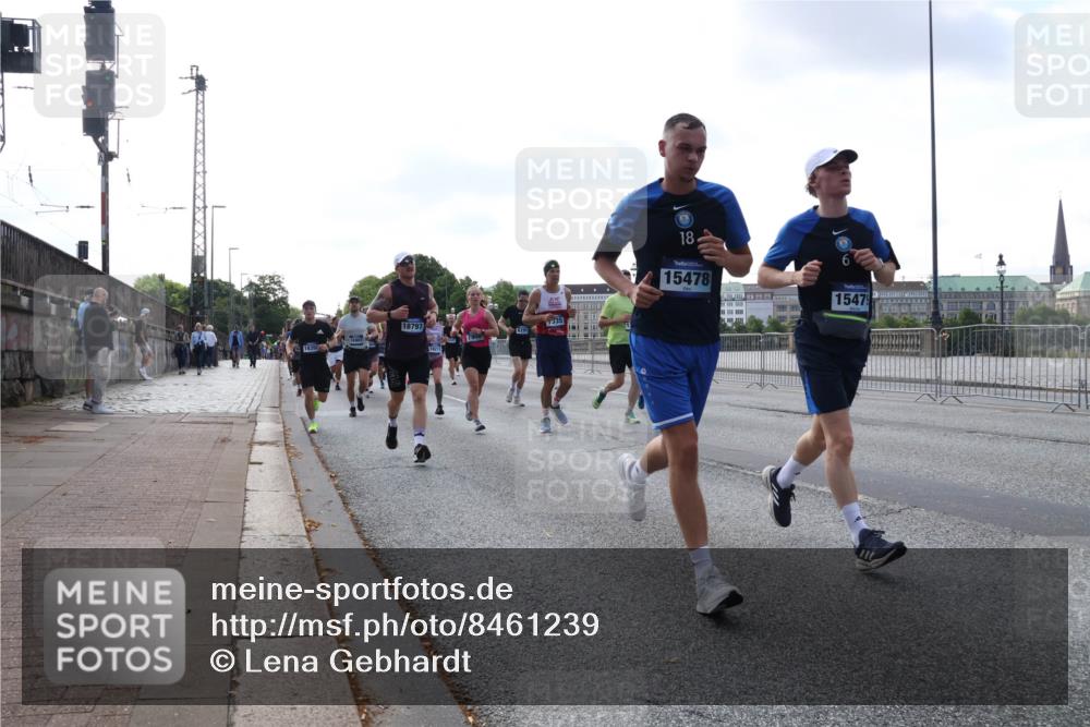29.06.2025 - hella hamburg halbmarathon Lena Gebhardt http://msf.ph/oto/8461239 29.06.2025 09:54:51 Lombardsbrücke 18797, 10211, 6290, 335, 18, 15478, 15479, 1171, 1342, 1549, 1817, 1942, 2020, 2222, 2367, 2442, 2470, 2561, 2592, 2596, 2670, 2816, 2889, 2955, 3208, 3209, 3562, 4017, 4121, 4816, 4832, 5399, 5447, 5638, 5705, 5706, 5884, 6266, 6290, 6389, 6723, 6819, 6923, 6978, 6991, 7087, 7274, 7335, 7659, 7709, 7908, 8117, 8142, 8374, 8482, 8487, 8576, 8657, 8698, 8916, 8981, 9031, 9038, 9051, 9093, 9159, 9476, 9661, 9710, 9815, 9869, 9924, 9931, 10057, 10237, 11333 meine-sportfotos.de