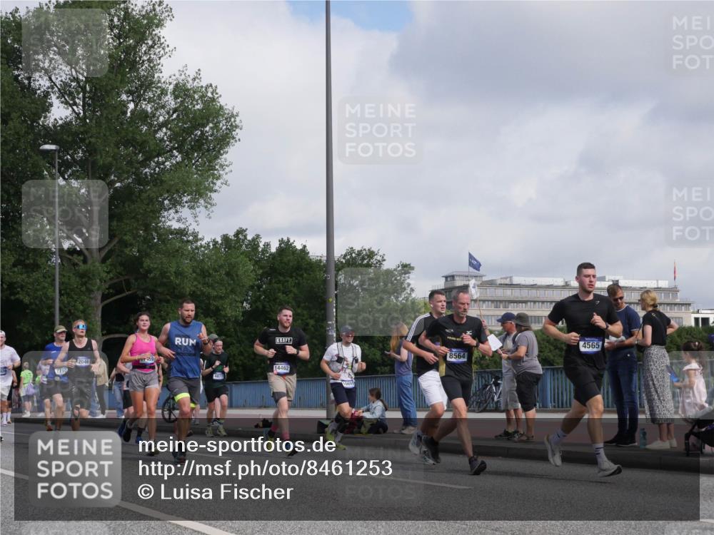 29.06.2025 - hella hamburg halbmarathon Luisa Fischer http://msf.ph/oto/8461253 29.06.2025 09:54:49 Kennedybrücke 7710, 2046, 8564, 14462, 4871, 4565, 1057, 3618, 4565, 4871, 5231, 5336, 6373, 6711, 7185, 7710, 8564, 9444, 10493, 10691 meine-sportfotos.de