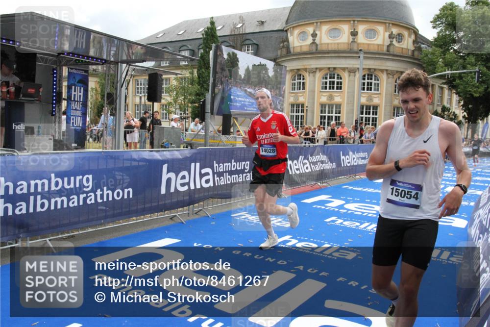 29.06.2025 - hella hamburg halbmarathon Michael Strokosch http://msf.ph/oto/8461267 29.06.2025 10:32:51 Ziel 6358, 7965, 8062, 13686, 14028, 15054, 16425, 17151, 18687 meine-sportfotos.de