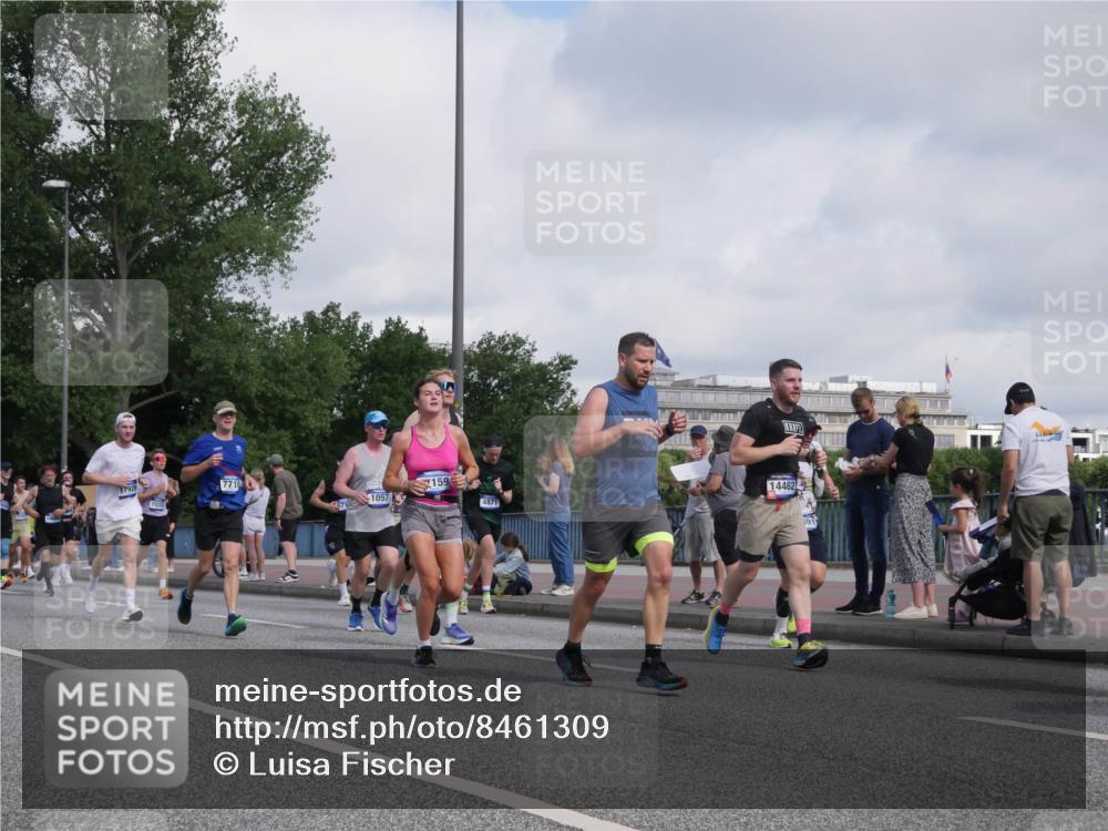 29.06.2025 - hella hamburg halbmarathon Luisa Fischer http://msf.ph/oto/8461309 29.06.2025 09:54:51 Kennedybrücke 17926, 15233, 7710, 1057, 159, 14462, 4871, 1057, 1604, 3305, 4565, 4871, 5336, 6373, 6711, 7185, 7710, 8564, 9444, 10493, 10691 meine-sportfotos.de